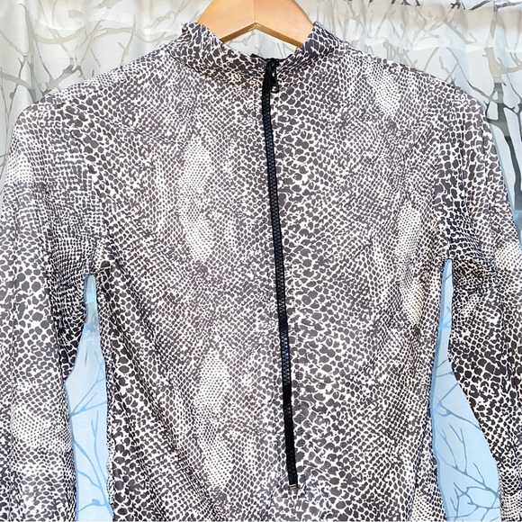 ACACIA Swimwear white gray snake snakeskin EHUKAI zip up one piece swimsuit - Picture 3 of 6